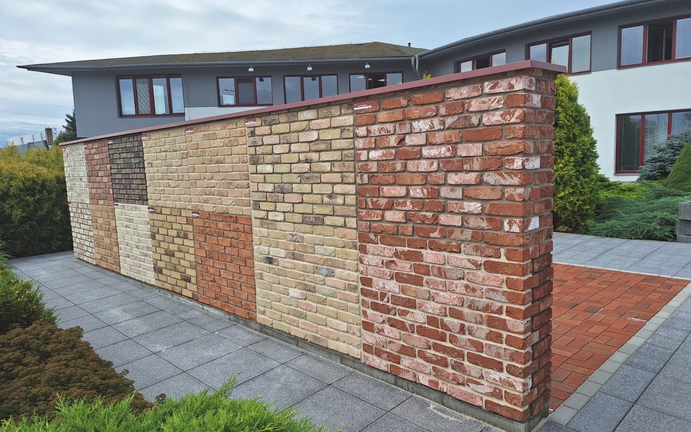 Lícové cihly a obkladové pásky Terca v showroomu Jirčany u Prahy