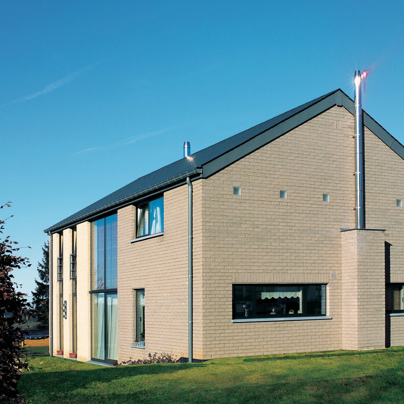 Reference photo new construction single family in La Reid